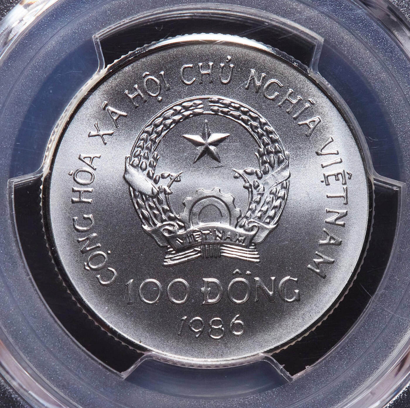 【俄甄集藏】2025年(044)11-12星期三晚 19:30 全场包邮 越南1986年纪念冬奥会、足球世界杯、夏季奥运会100盾银币体育银币3枚一套，PCGS MS68-MS69，总重30克，999银，体育题材里的名誉品种