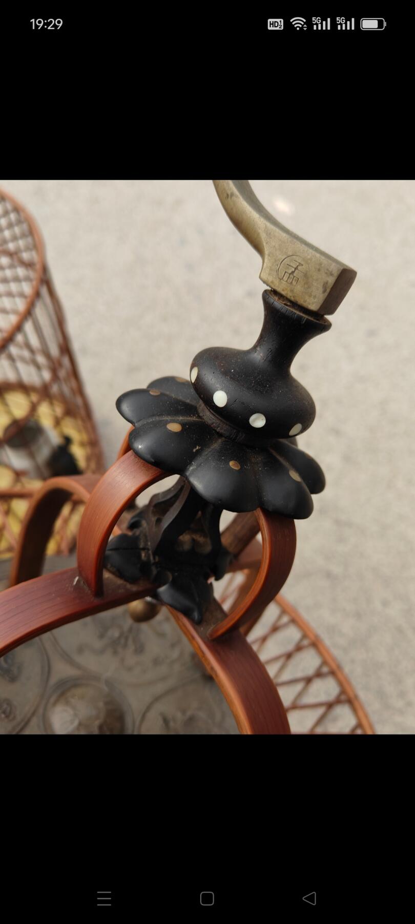 一对紫竹鸟笼子，白铜钩子铜顶，钩子上有“孟”字款，包浆一流，保存完好