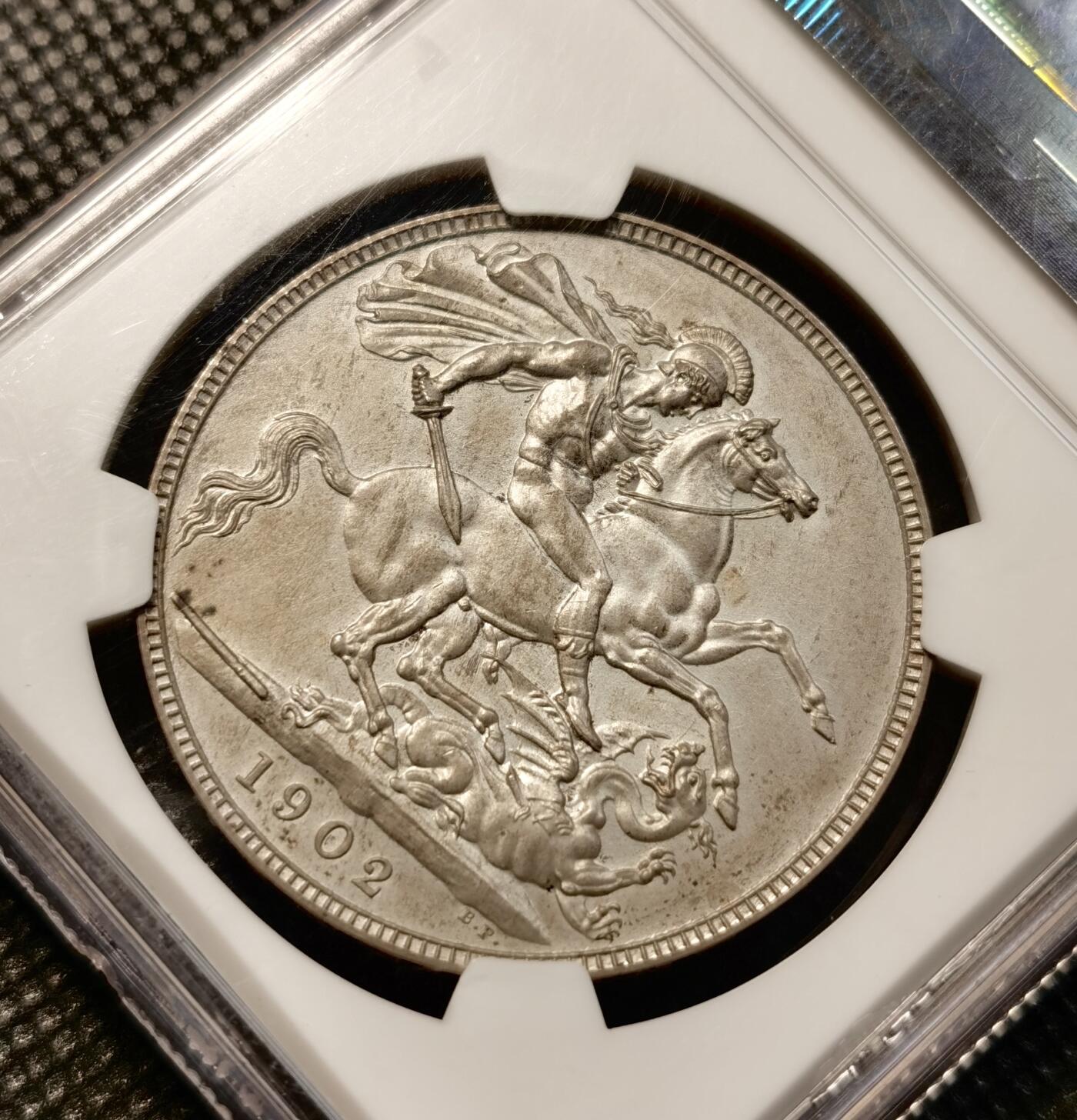 甄臻铺-世界币章拍卖（第38期）立冬小精品场，送拍享返佣金等优惠多多 NGC-PF65MATTE 1902年英国爱德华七世马剑1克朗大银币 精制MATTE 完美原盒状态 爱七克朗达到65的难度和64相比堪称两个世界