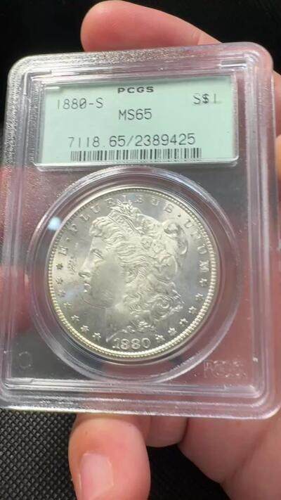 甄臻铺-世界币章拍卖（第38期）立冬小精品场，送拍享返佣金等优惠多多 PCGS-MS65 1880年美国S版摩根 老盒子保存完好 底板PL质感