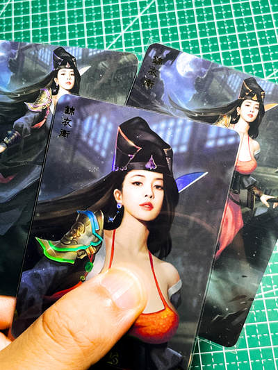 显眼宝36期 11月12日晚21:50截拍 佣金1起 可寄存～ - 卡将卡牌 小系列 锦衣卫 颜值身材都不错 三渐变三张 彩闪卡 63*88