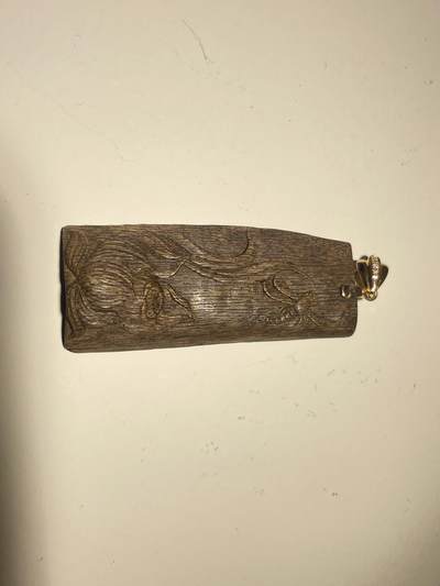 亿嘉拍卖2025年秋季私人典藏拍卖 - 18K金镶嵌沉香吊坠