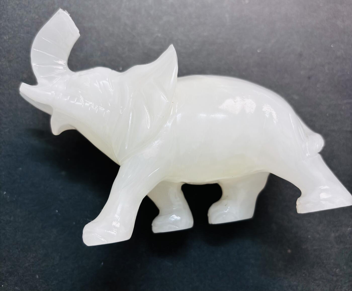 文馨钱币收藏第 279 场，银币，纪念铜章场 长期接收代拍品 玉石大象，长 140.7mm 高 91.1 厚 48.2mm 重 391.2 克