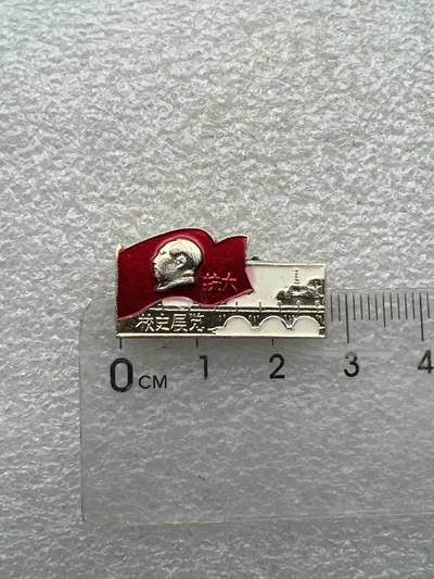真品毛主席像章F - 真品毛主席像章纪念章