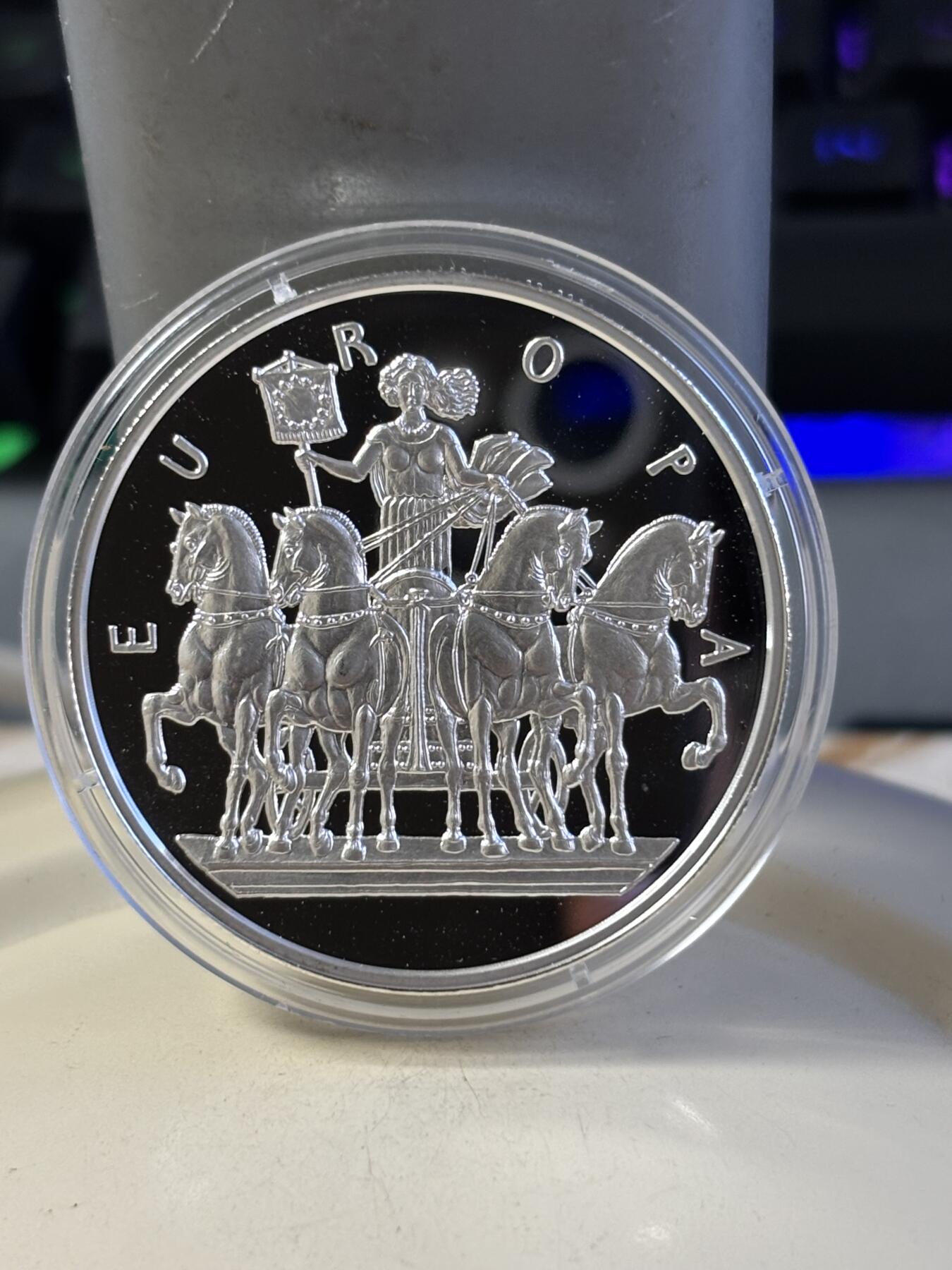 第181期拍卖 获奖安道尔1998年欧罗巴女神驾驭战车纪念银币，925银，31.47克，获得克劳斯2000年度最佳艺术币大奖