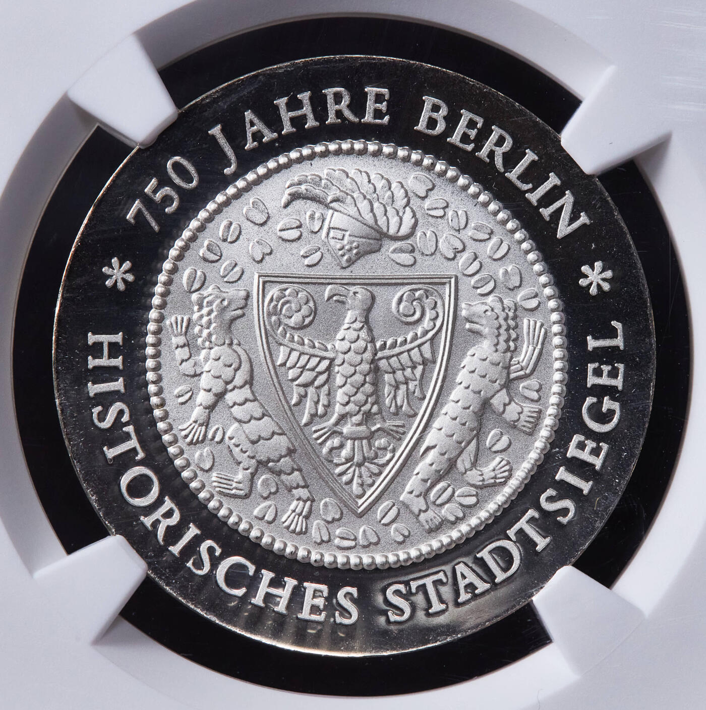 【俄甄集藏】2025年(044)11-12星期三晚 19:30 全场包邮 民主德国（东德）1987年A版纪念柏林建城750周年20马克精制银币，NGC PF69UC，毫无疑问冠军，重20.9克，62.5%银，发行量2100枚，东德精制币里的名誉品种，稀有