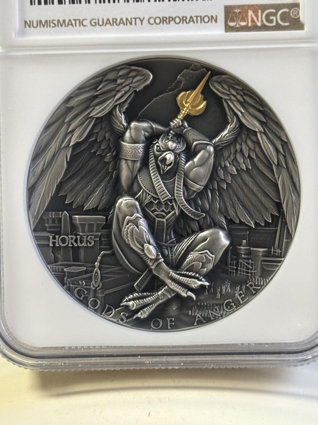 第181期拍卖 纽埃2020年愤怒之神荷鲁斯2盎司仿古镀金纪念银币NGC-MS70带证书，999银，发行量500枚