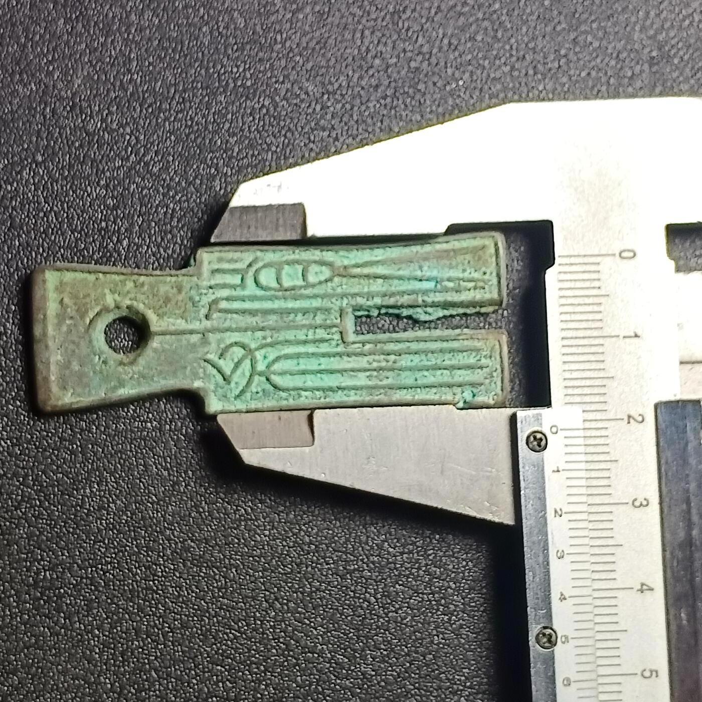 泉币菌-第128场-精品福利场(115场之后的本周末发货，感谢理解) 邻国回流 莽钱布币 直径58.1mm 厚3mm  不懂 自定义