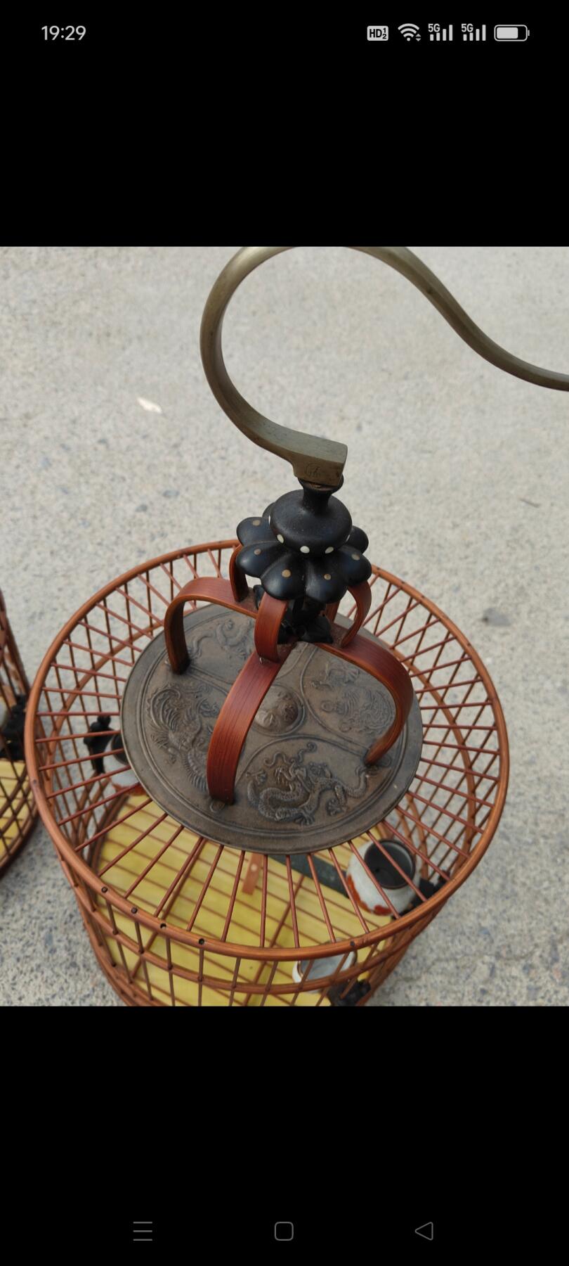 一对紫竹鸟笼子，白铜钩子铜顶，钩子上有“孟”字款，包浆一流，保存完好