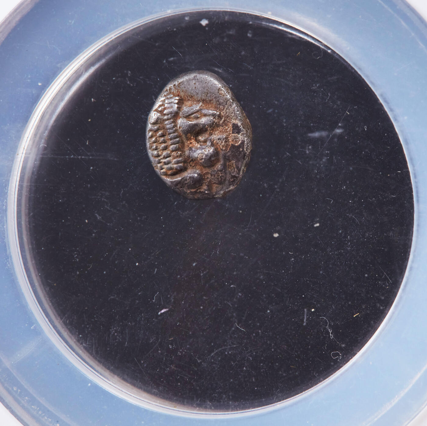 【俄甄集藏】2025年(044)11-12星期三晚 19:30 全场包邮 古希腊爱奥尼亚米利都城邦约公元前6世纪晚期-前5世纪早期狮子头1奥波银币，NGC ChVF，正面张口咆哮的向左的狮子头，背面戳记中有大芒星图案，经典品种