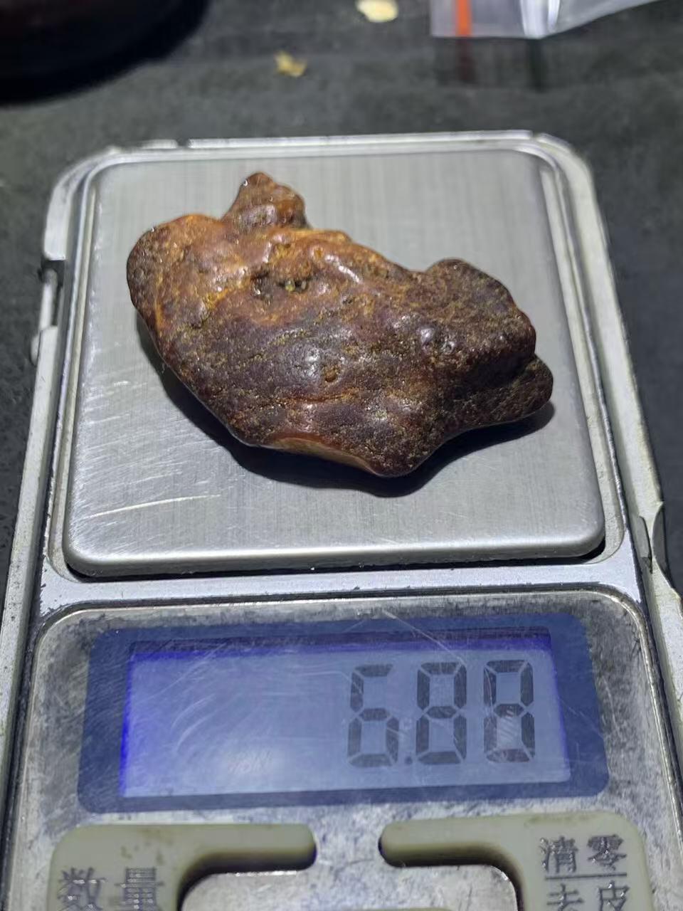 乌克兰原皮鸡油黄蜜蜡原石一块，