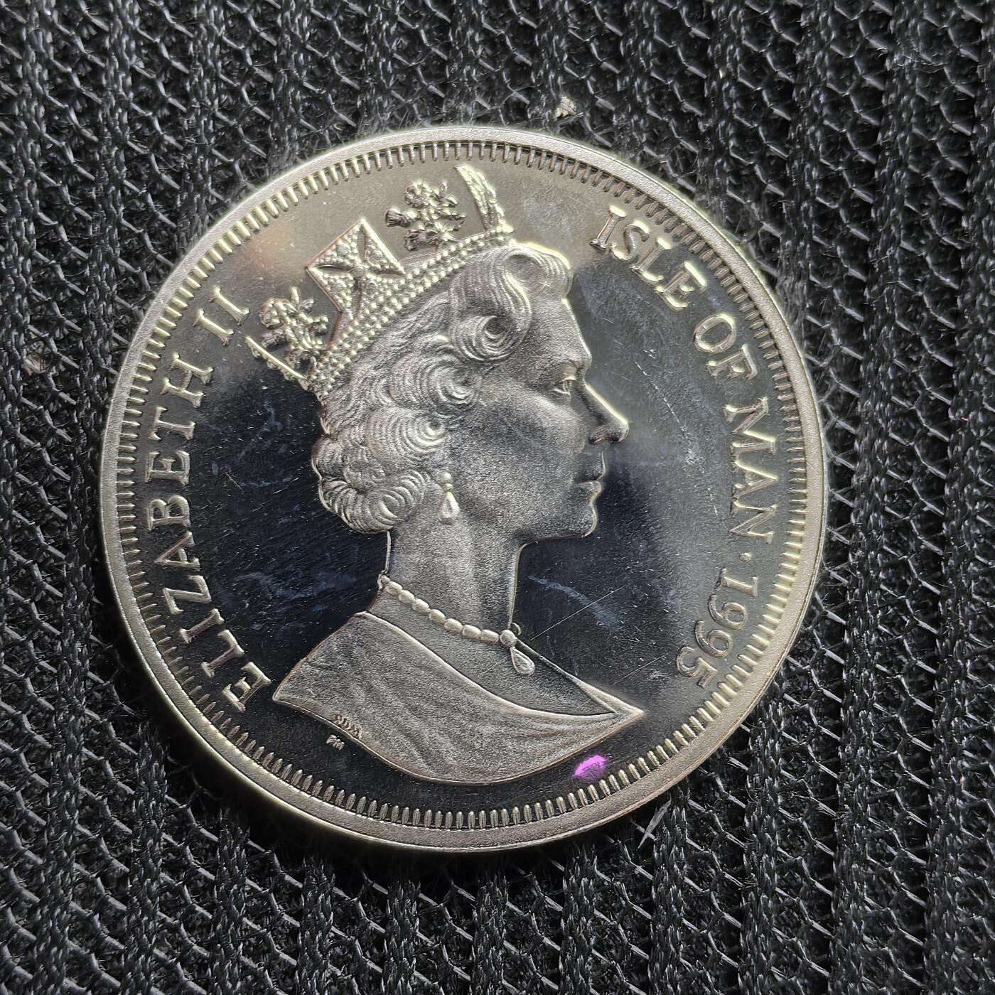 道一币馆币章第一百五十四场 马恩岛1995年二战战斗机系列-柯蒂斯P-40战斧战斗机1克朗精制银币 28.28g 925s 30000