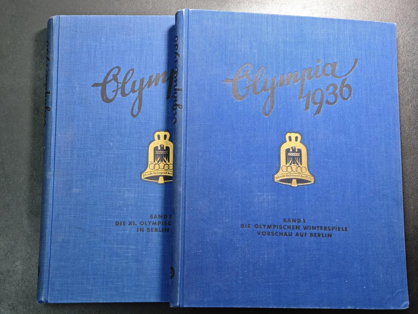 【德藏】世界币章拍卖第152期（拍品征集中~欢迎藏友联系） 97新 1936年 德国柏林奥运会纪录1-2册全 超大开本 极其细致的记录了这届柏林奥运会 硬壳布面精装 两册书共约296页 全书图片均是照片粘贴