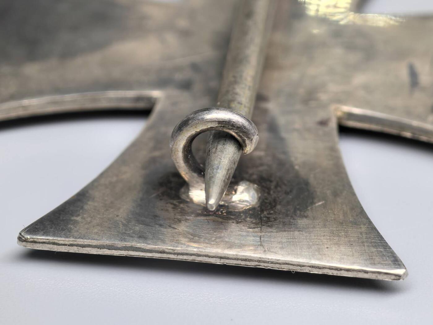 小驴勋章奖章收藏11月8日周六晚6点拍卖（珍爱和平，收藏战争，铭记历史，勿忘国耻，忠党爱国。有偿代拍，送拍规则在简介最后，参拍须阅读规则后再参拍，关系到运费包装发货时效真假辨别等关键信息，拍卖时不再发原图，看大图店主微信码在最后拍品里） 德国一战一级铁十字勋章带原盒，背打FR厂标，铁质核心，框根据经验极大概率是银质