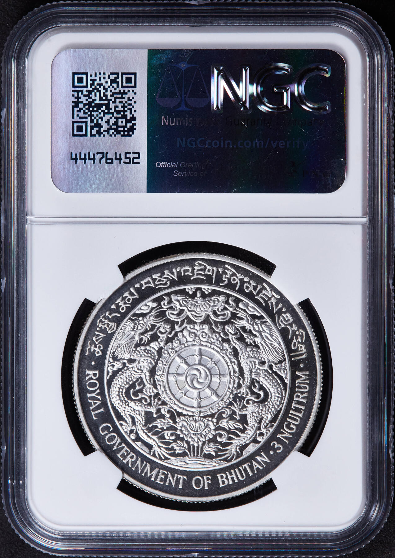 【俄甄集藏】2025年(044)11-12星期三晚 19:30 全场包邮 不丹1979年吉格梅·辛格·旺楚克国王大婚纪念3努尔特鲁姆精制大银币，NGC PF68UC，双龙法轮设计精美，重28.28克，92.5%银，发行量10000枚，经典品种