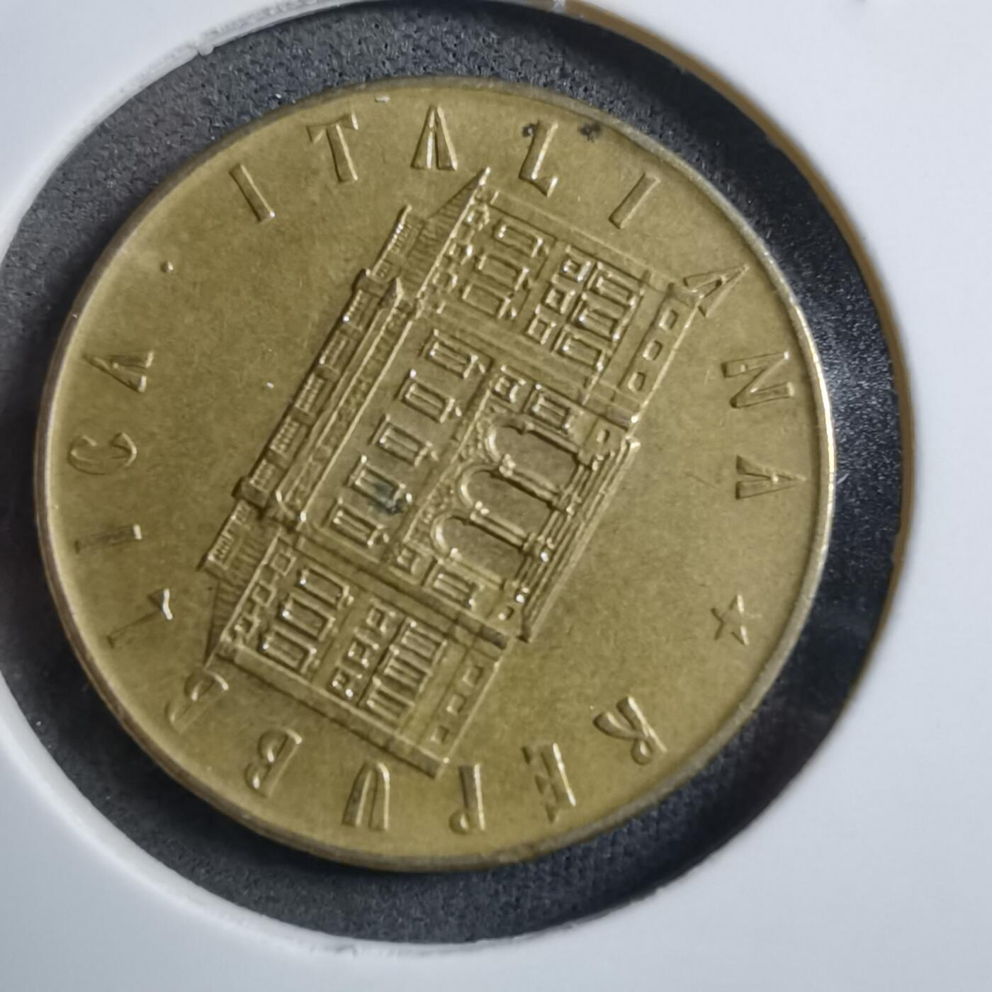 沼泽如烟--第894场 意大利1981年200里拉