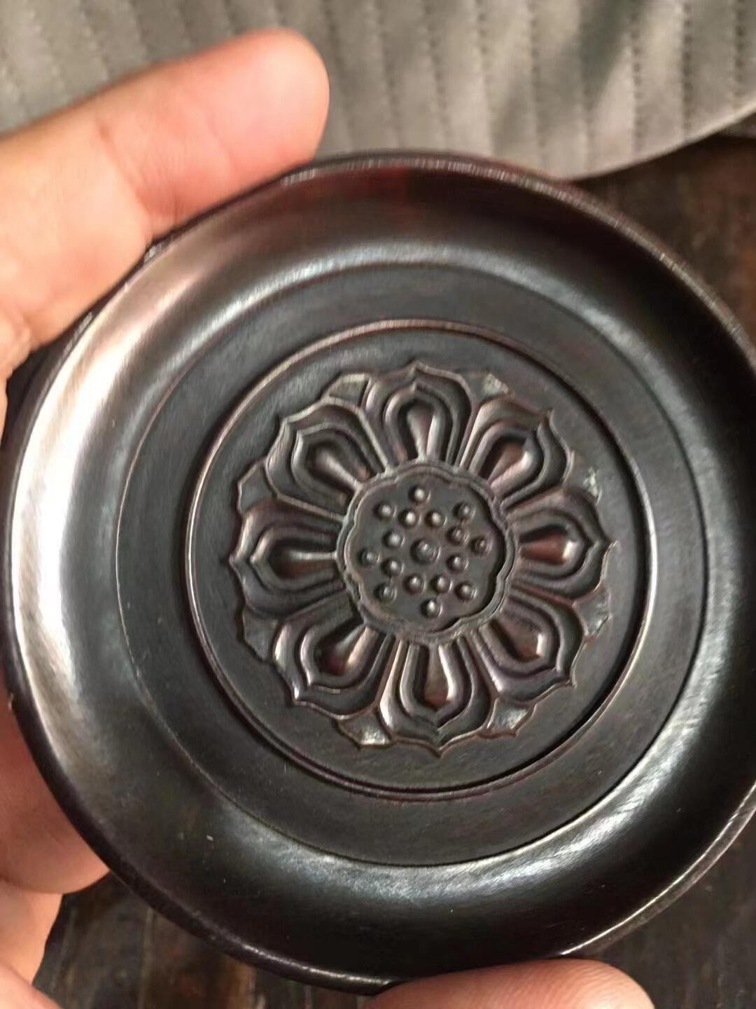 老红木茶托四个一套，包浆自然，雕刻漂亮，见图示