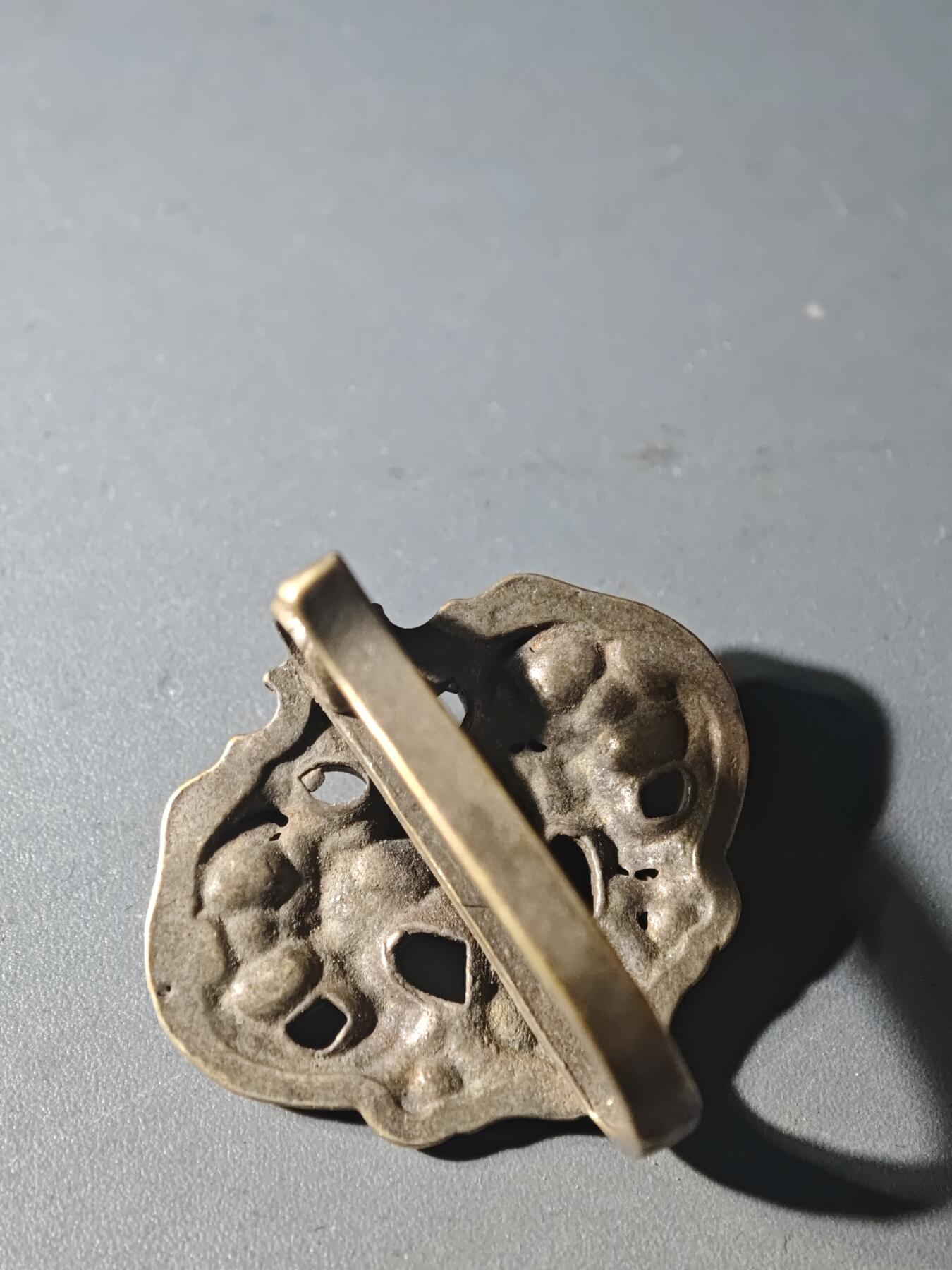 84期回流戒指饰品杂件纪念章丝路钱币专场