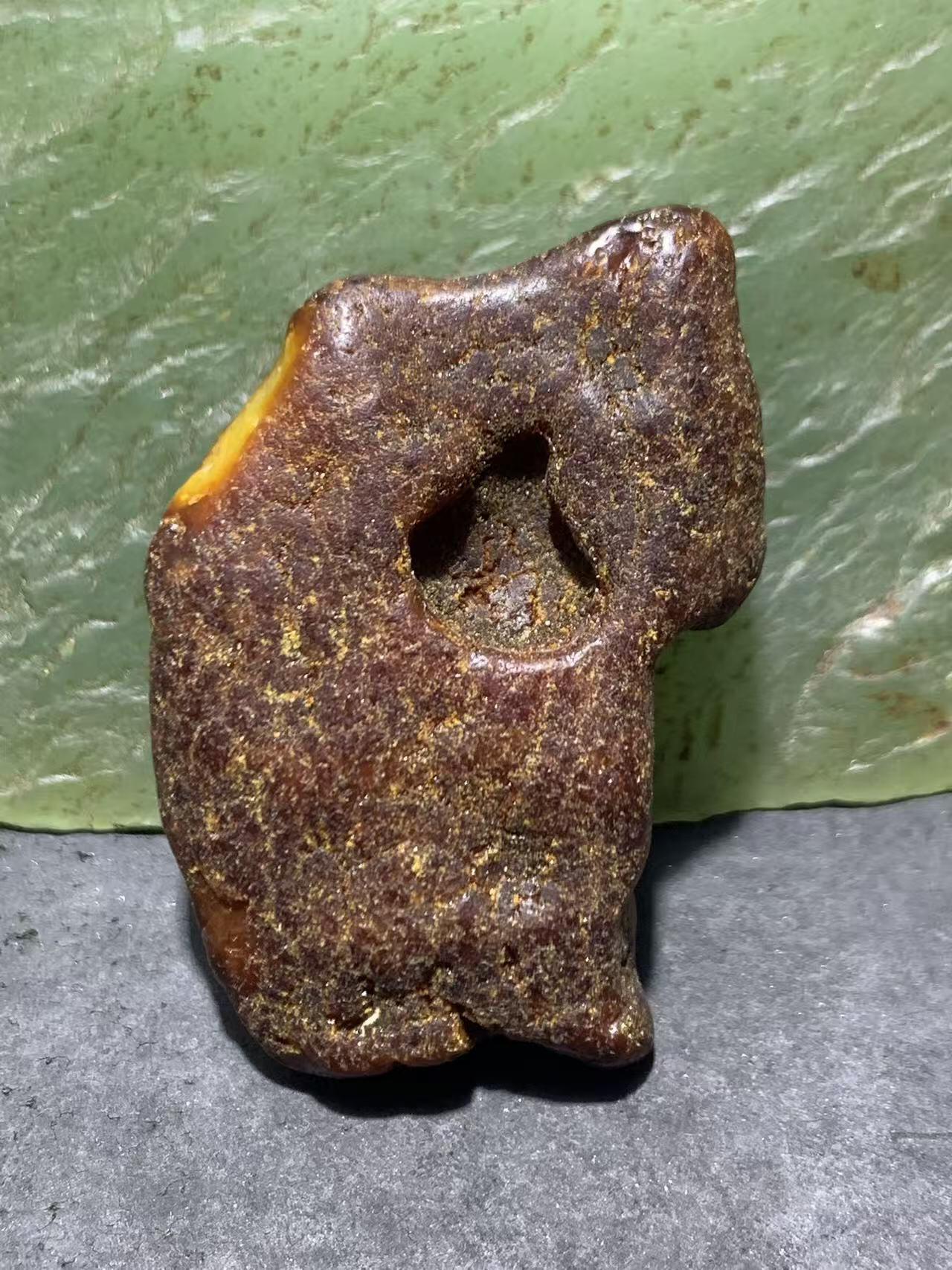 乌克兰原皮鸡油黄蜜蜡原石一块，