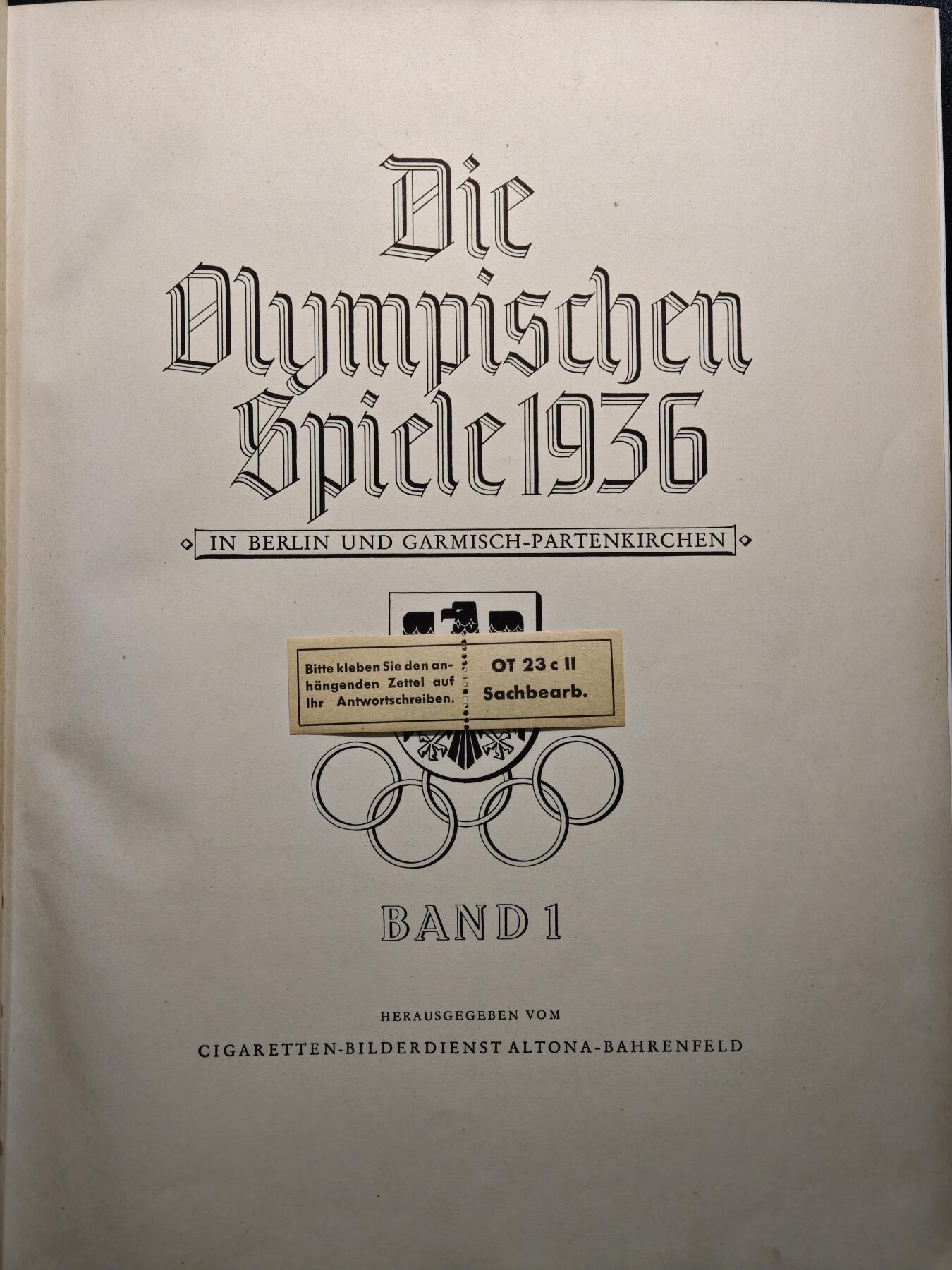 【德藏】世界币章拍卖第152期（拍品征集中~欢迎藏友联系） 97新 1936年 德国柏林奥运会纪录1-2册全 超大开本 极其细致的记录了这届柏林奥运会 硬壳布面精装 两册书共约296页 全书图片均是照片粘贴