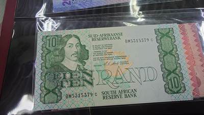 世界钱币～微拍第213期暨2025年第53期  部分库存清仓选号 - 老版南非10兰特 全新绝品无4尾号379