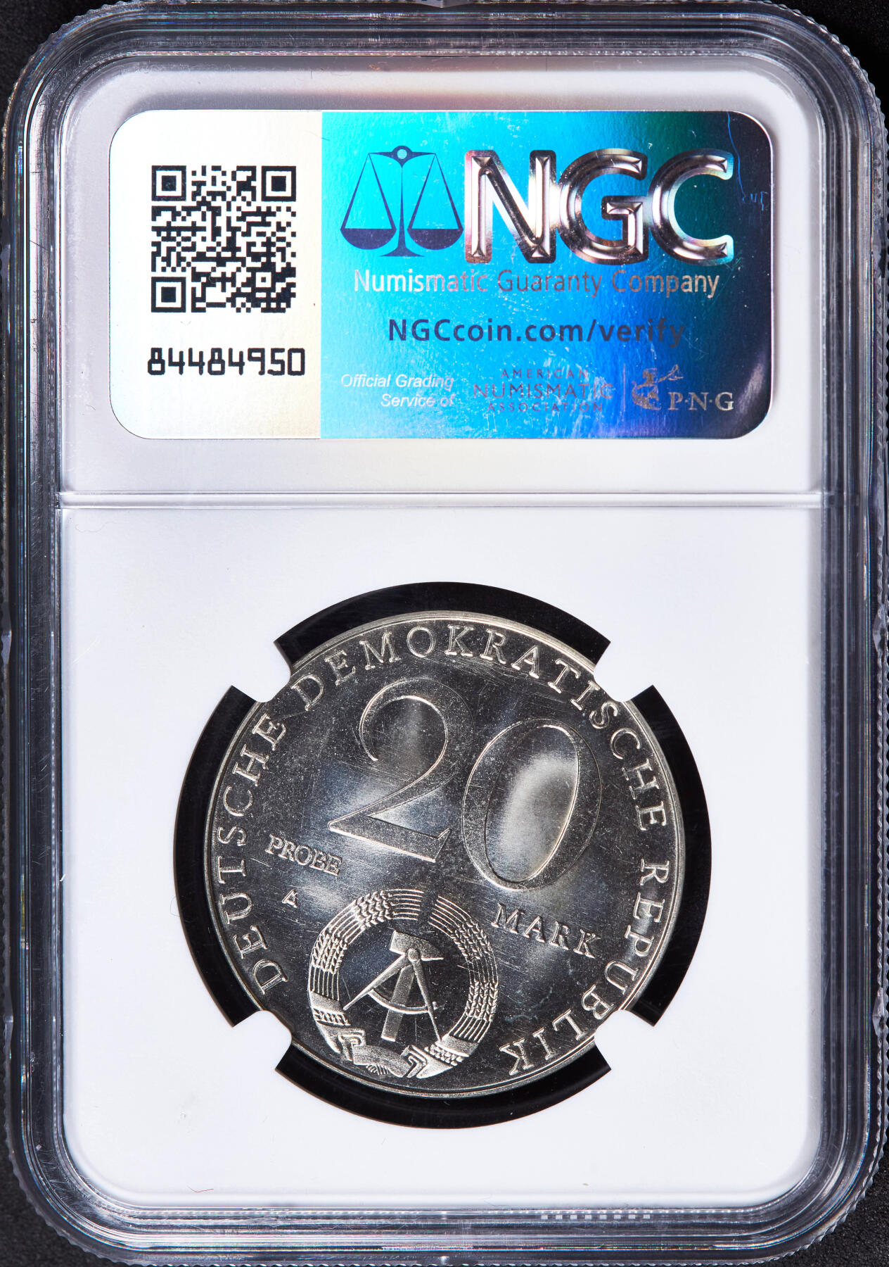 【俄甄集藏】2025年(044)11-12星期三晚 19:30 全场包邮 民主德国（东德）1979年A版纪念共和国成立30周年20马克铜镍样币，NGC MS66，第四名，重15克，发行量10000枚，稀少品种
