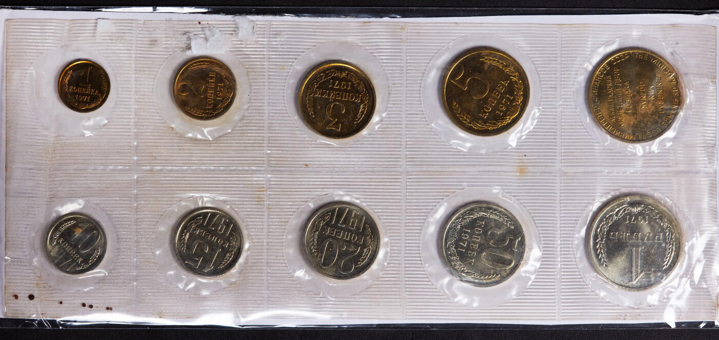【俄甄集藏】2025年(044)11-12星期三晚 19:30 全场包邮 苏联1971年列宁格勒造币厂1戈比-1卢布类精制册装硬币10枚套UNC品相，罕见苏联册装硬币总筋品种，发行量约250套，原封未开袋，背面图无法提供，俄罗斯本土最新报价约160000卢布