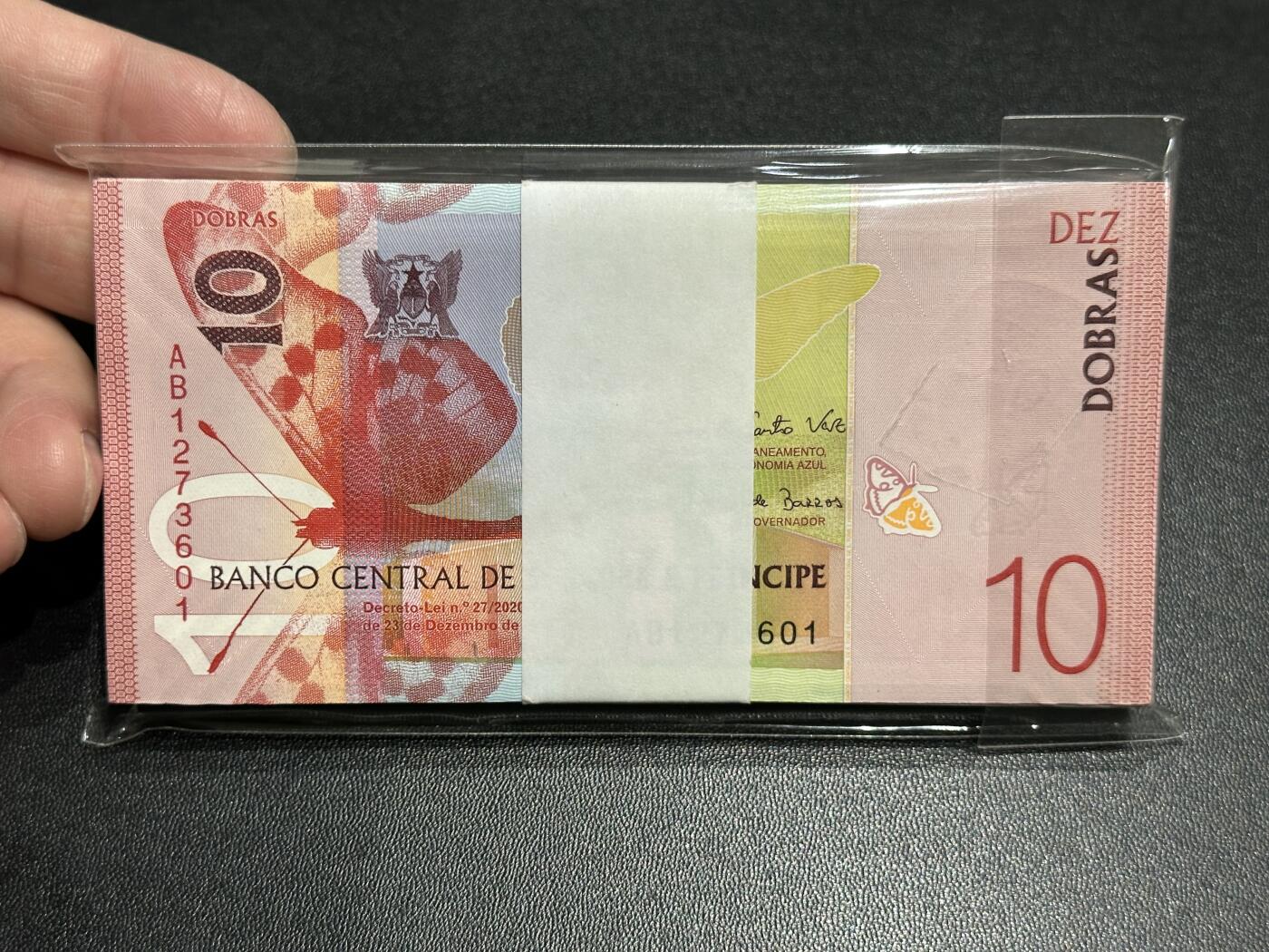 《外钞收藏家》第五百八十二期（精品场）（本平台长期征集拍品、欢迎藏友们联系合作）