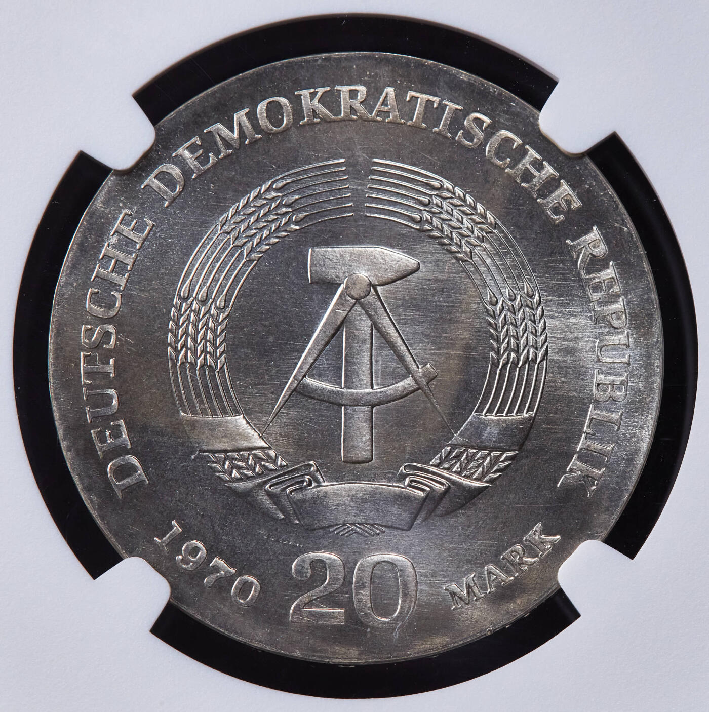 【俄甄集藏】2025年(044)11-12星期三晚 19:30 全场包邮 民主德国（东德）1970年纪念无产阶级领袖弗里德里希·恩格斯诞辰150周年20马克银币，NGC MS69，毫无疑问唯一冠军，重20.9克，62.5%银，发行量100000枚，顶级状态，名誉品种