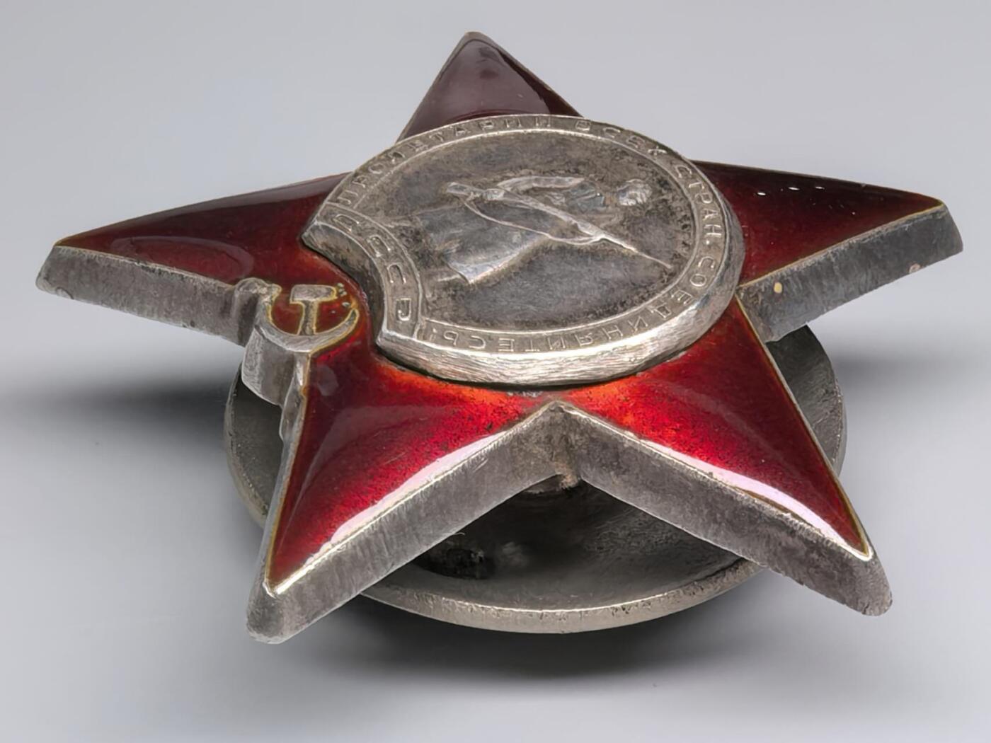 小驴勋章奖章收藏11月8日周六晚6点拍卖（珍爱和平，收藏战争，铭记历史，勿忘国耻，忠党爱国。有偿代拍，送拍规则在简介最后，参拍须阅读规则后再参拍，关系到运费包装发货时效真假辨别等关键信息，拍卖时不再发原图，看大图店主微信码在最后拍品里）