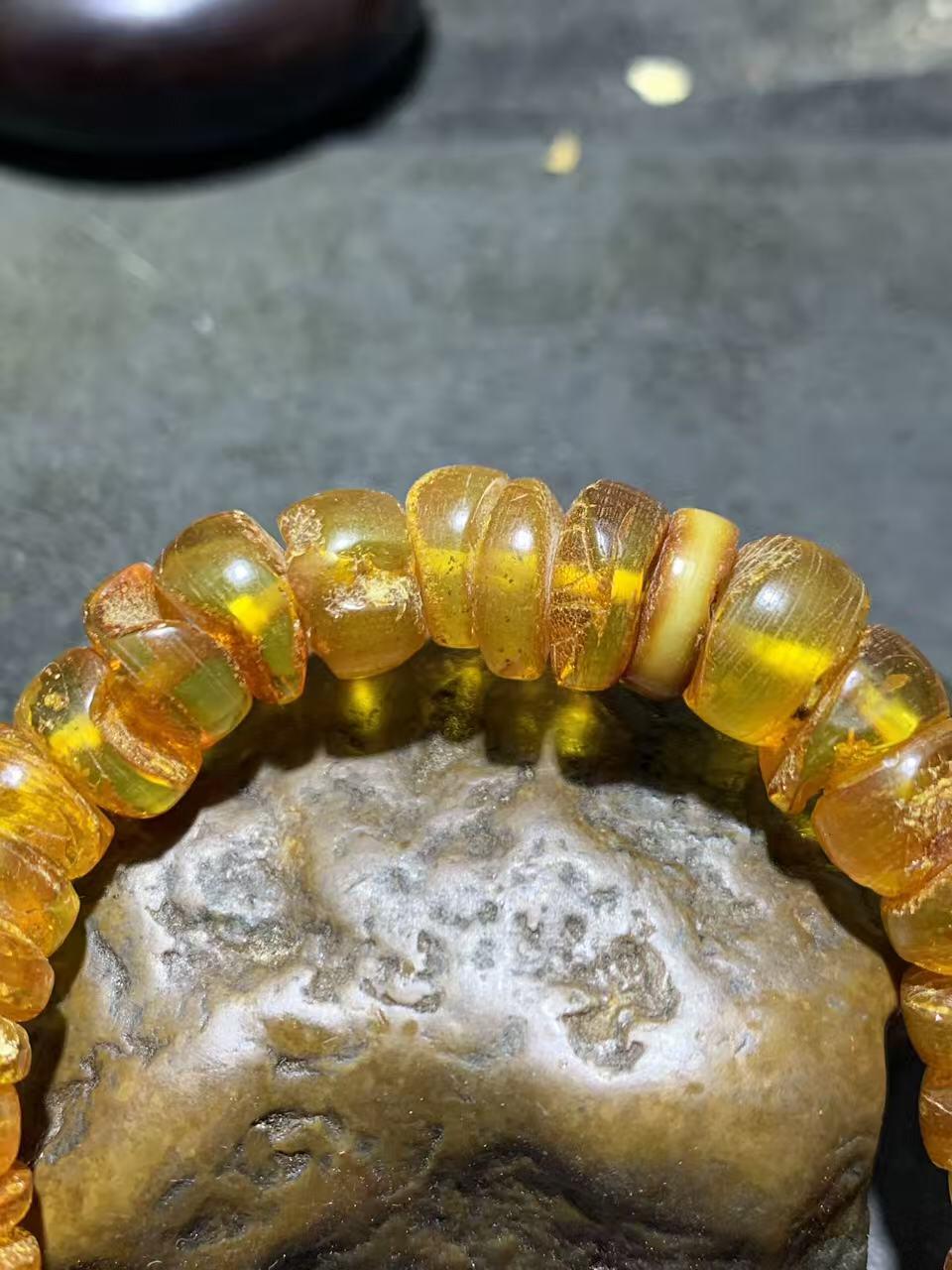 天然原矿俄料蜜蜡原皮随形手串1条！