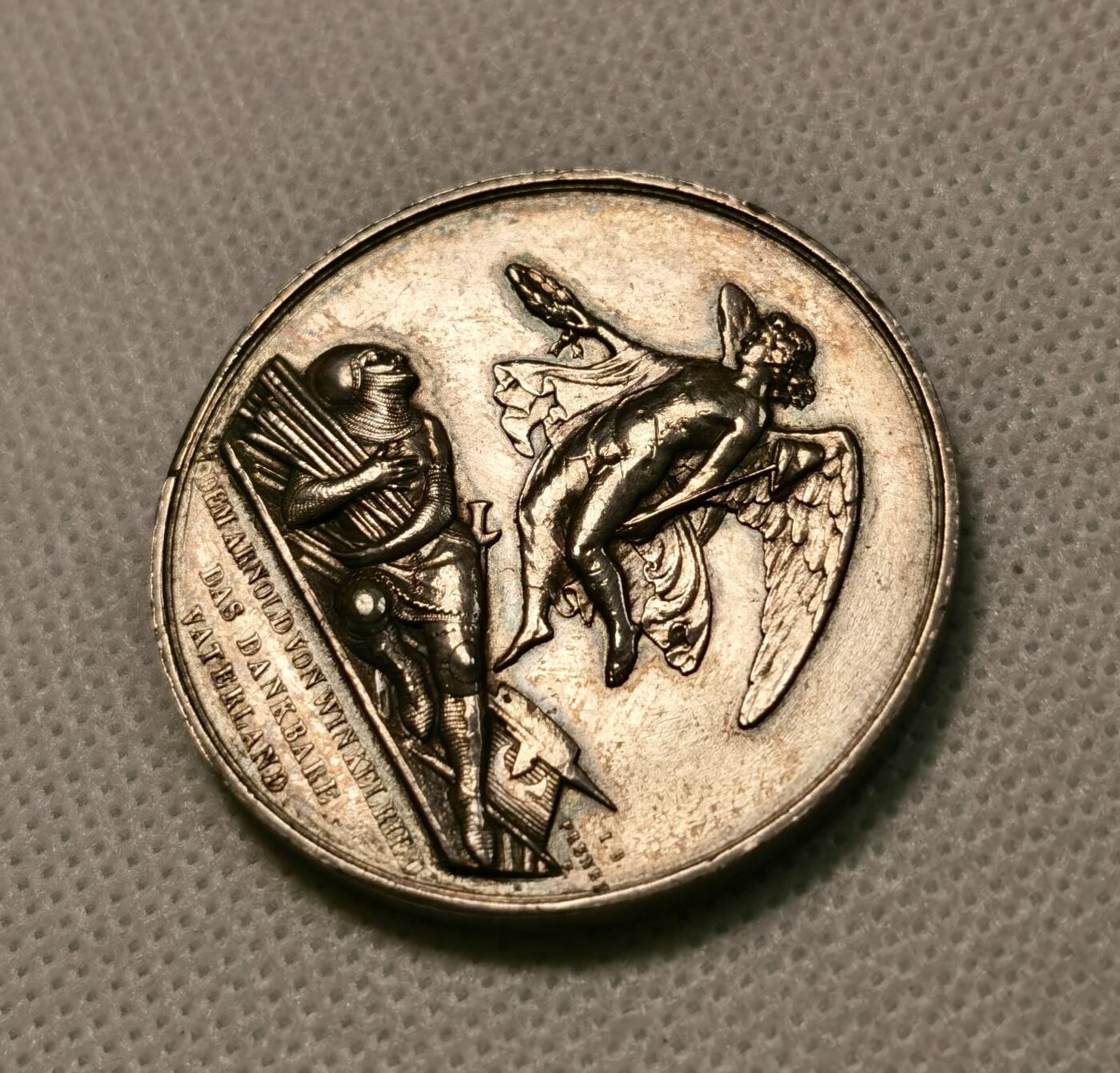 甄臻铺-世界币章拍卖（第38期）立冬小精品场，送拍享返佣金等优惠多多 Frener～1853年瑞士卢塞恩射击节银章 直径：41mm，34g，早期的射击节品种，比较少见，品相普遍欠佳，评级没有分数和AU的较多 未流通状态