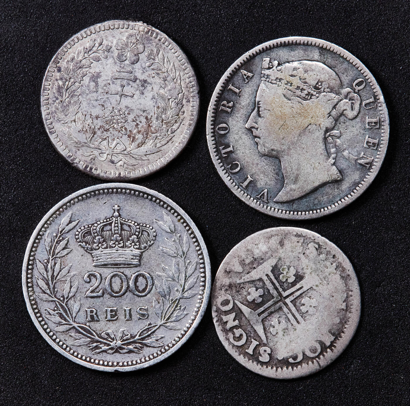 【俄甄集藏】2025年(044)11-12星期三晚 19:30 全场包邮 葡萄牙1686-1706年佩德罗二世无纪年50瑞斯银币，葡萄牙1909年曼努埃尔二世200瑞斯银币（独年版），英属海峡1889年年维多利亚20分银币（早起特年），朝鲜帝国1907年李熙光武11年二十钱银币，四枚一组