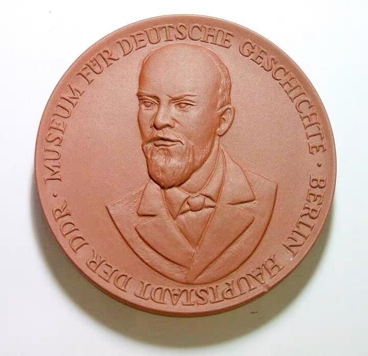 【旋风钱币】11月15日19:00准时开拍 精美欧洲币章、银币银章、第三帝国钱币等 全场包邮！ 德国纪念伟人列宁 高浮雕厚重超大陶章 65MM厚9MM