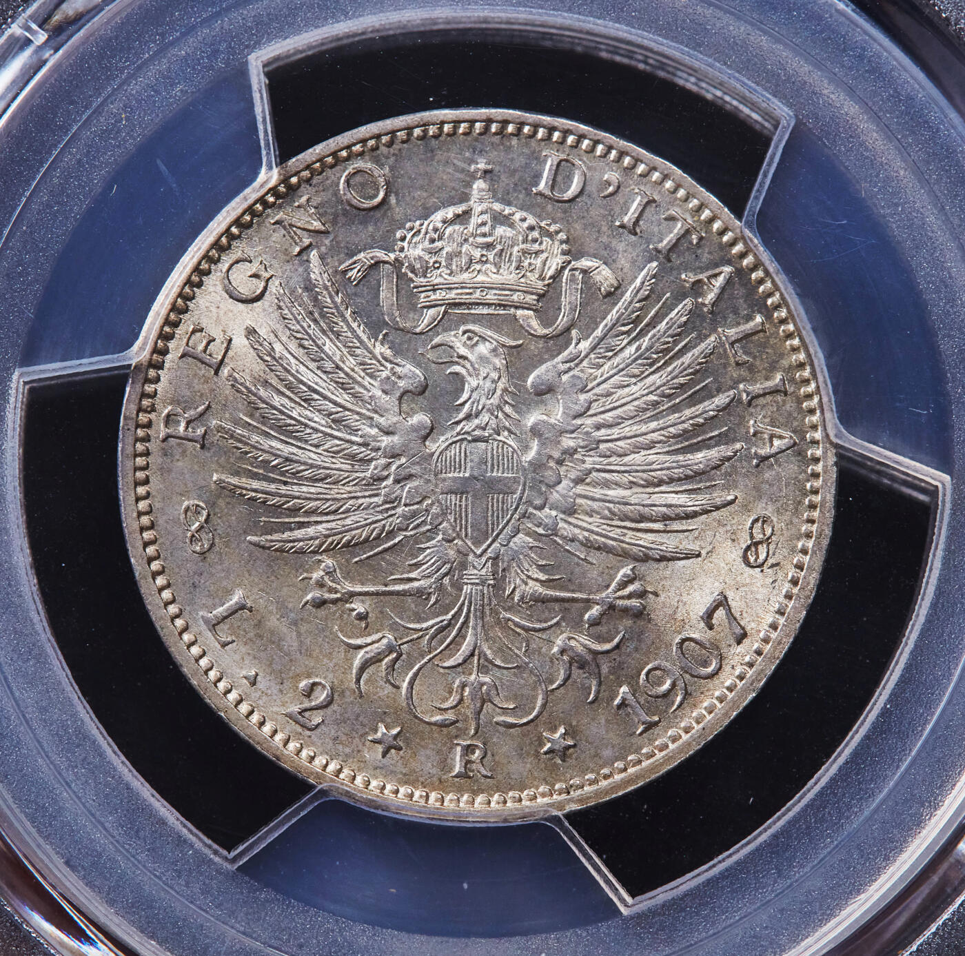 【俄甄集藏】2025年(044)11-12星期三晚 19:30 全场包邮 意大利1907年R版伊曼纽尔三世鹰版2里拉银币，PCGS MS64，唯一冠军，顶级状态，底板凝霜，黄油车轮转光