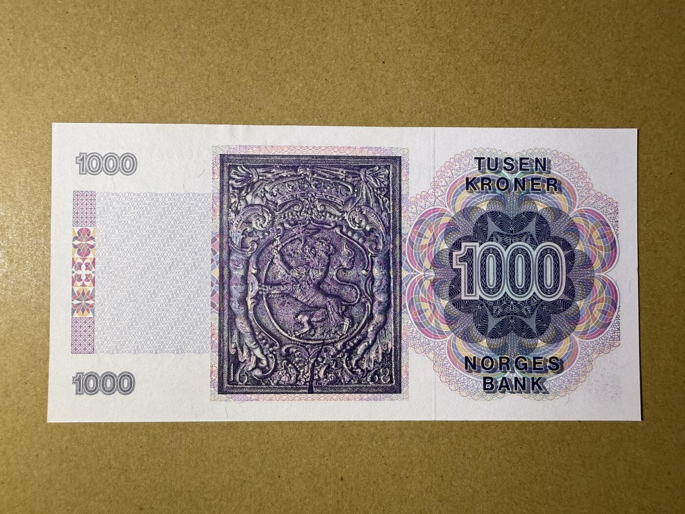 《艾美收藏》第219期-11.9周日外币畅拍场 挪威1000克朗 UNC 1990年 挪威民族主义政治领袖发尔森 顶部边缘荧光