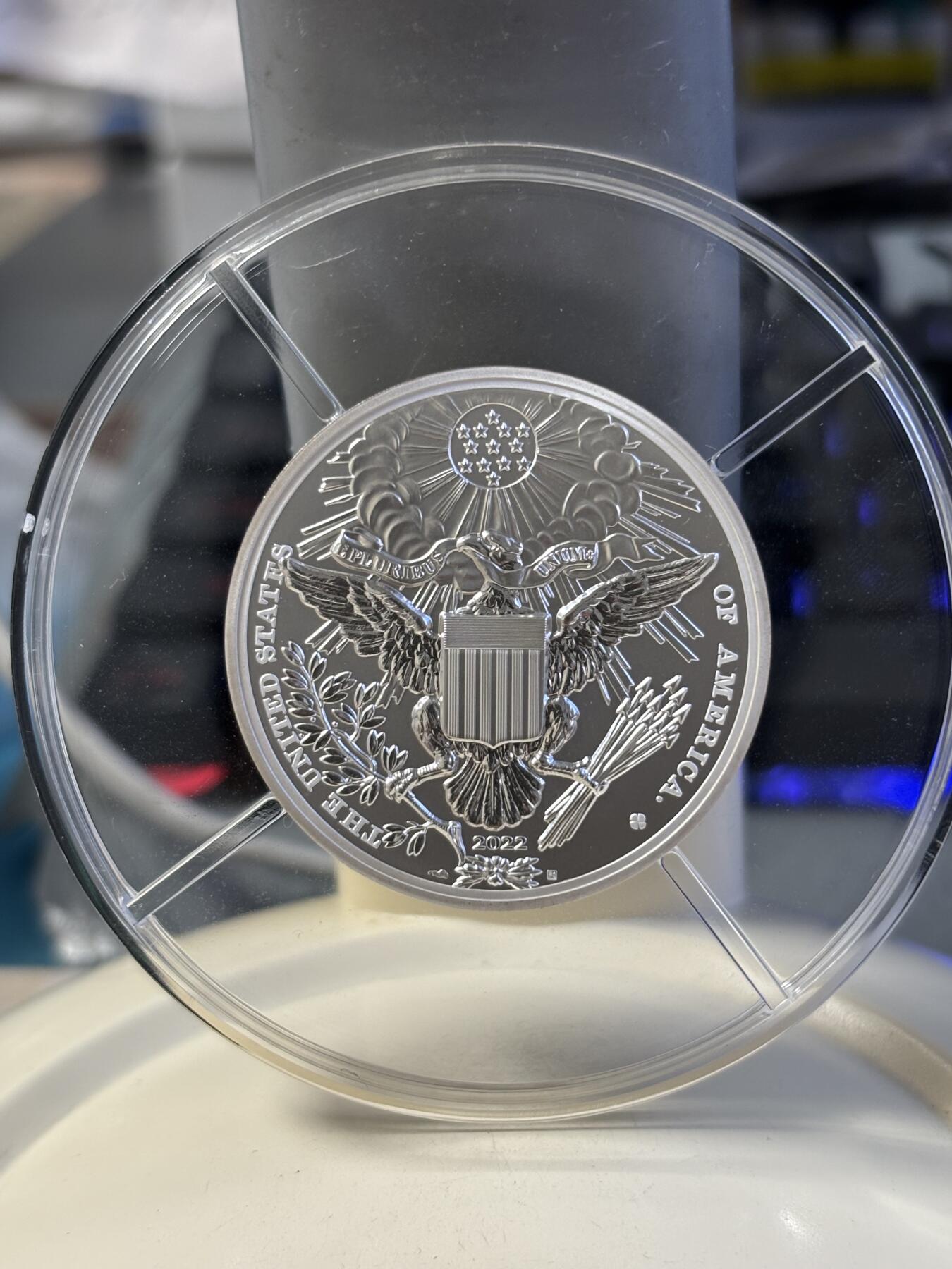 第181期拍卖   法国2022年人类伟大的日子 美国大宪法 高浮雕仿古2盎司银币无盒证书，999银，发行量1000枚