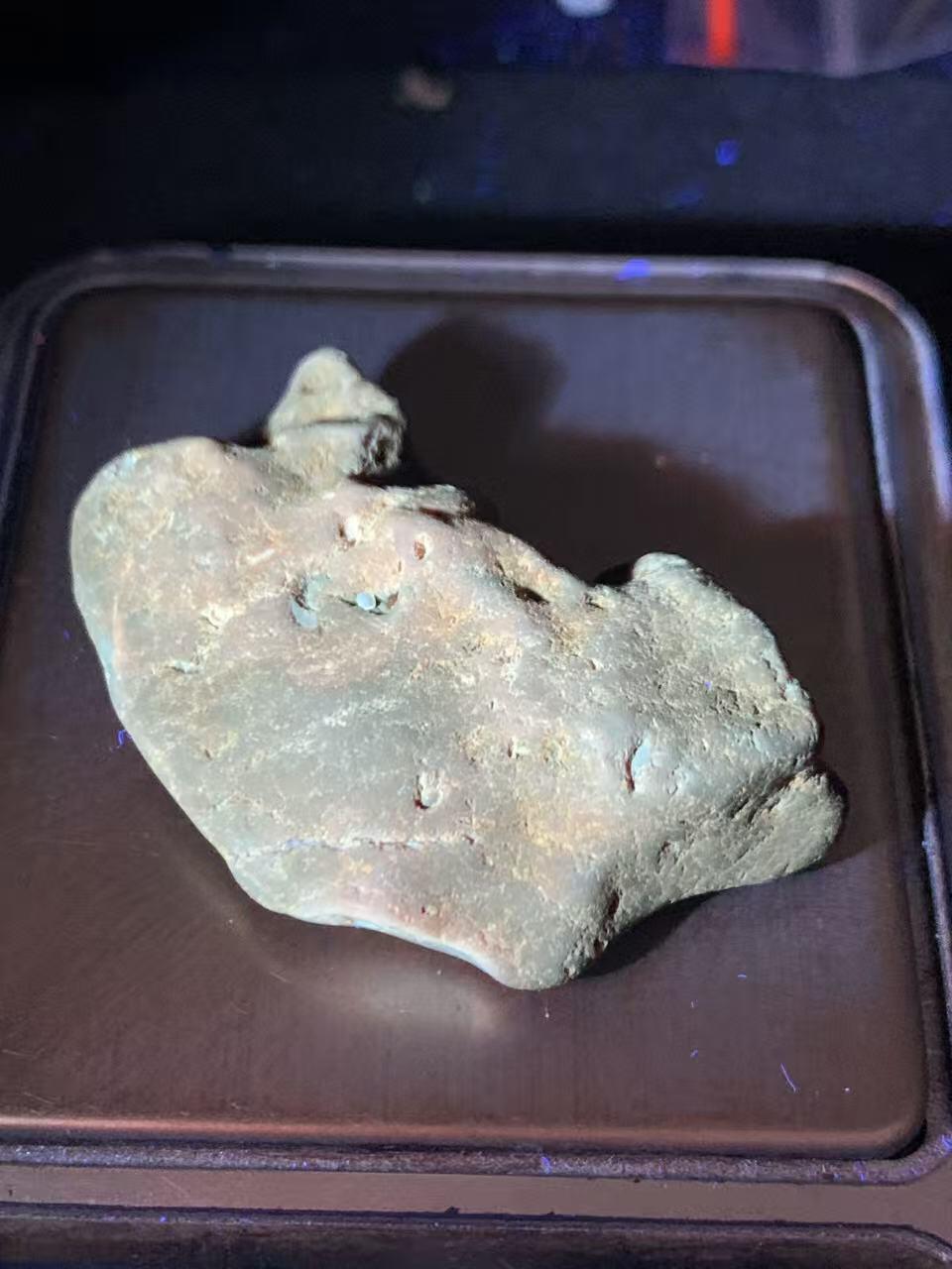 乌克兰原皮鸡油黄蜜蜡原石一块，