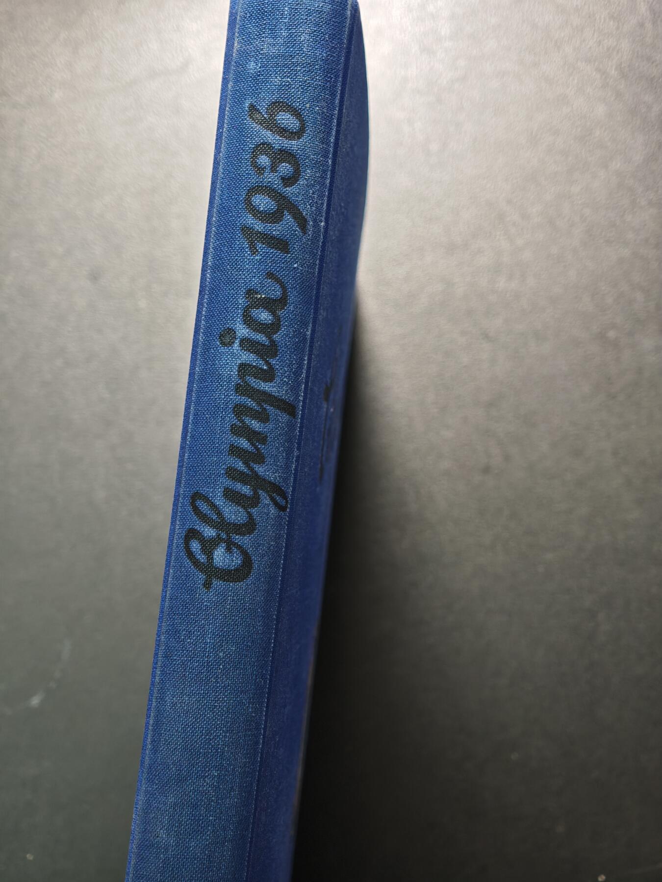 【德藏】世界币章拍卖第152期（拍品征集中~欢迎藏友联系） 97新 1936年 德国柏林奥运会纪录1-2册全 超大开本 极其细致的记录了这届柏林奥运会 硬壳布面精装 两册书共约296页 全书图片均是照片粘贴