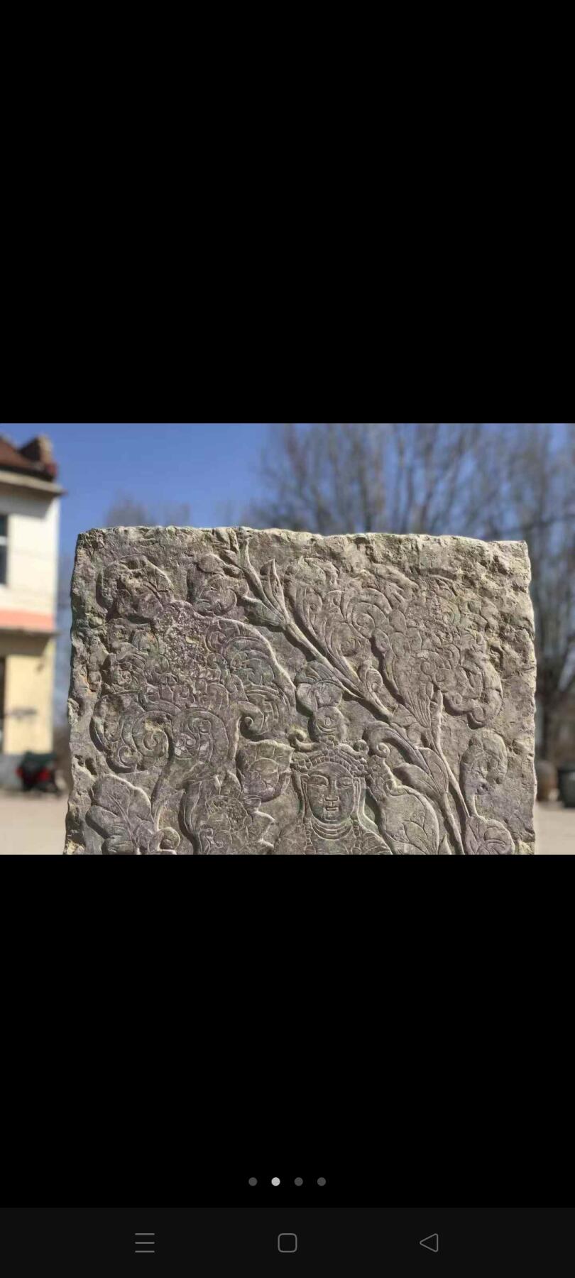 青石浮雕菩萨  人物雕刻显露气定神闲之态，寓意着世事祥和，包浆厚重，刻刀力度深邃，可供奉养