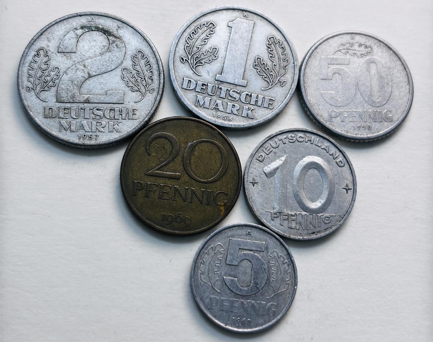 文馨钱币收藏第 279 场，银币，纪念铜章场 长期接收代拍品 少见东德 5 芬尼-2 马克 6 枚套