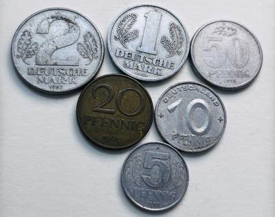 文馨钱币收藏第 279 场，银币，纪念铜章场 长期接收代拍品 - 少见东德 5 芬尼-2 马克 6 枚套