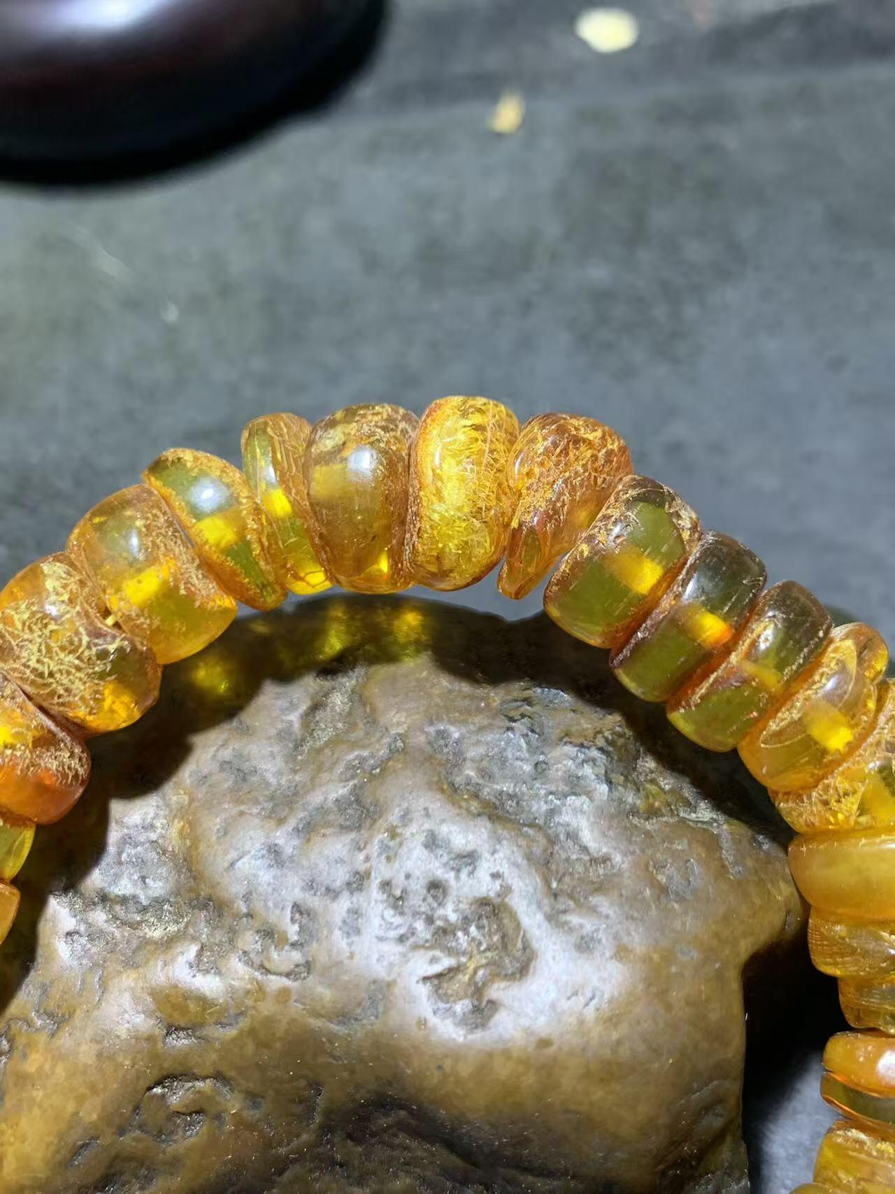 天然原矿俄料蜜蜡原皮随形手串1条！