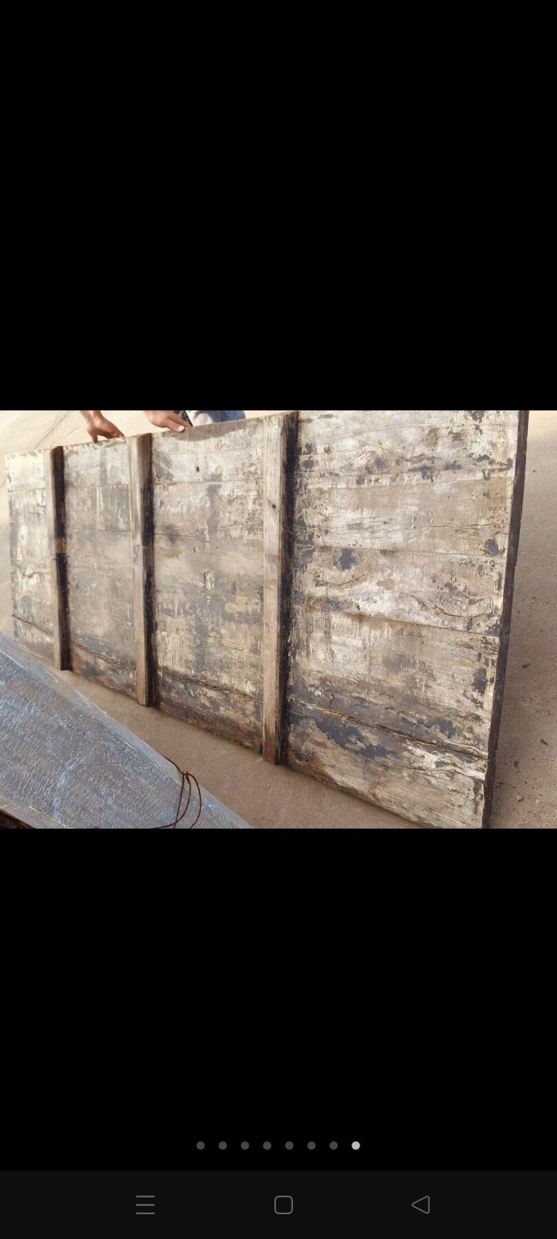 在清代科举中，“副魁”指乡试副榜（即备取生），如信息‌1中列举的刘氏家族成员“刘茂桂（第十四代，清顺治戊子科副榜）”等。若“戊午”为干支纪年（如1858年、1918年等） 乡下淘得，清代楠木大个头老官匾，戊午副魁一块。品相如图，完整牢固，值得拥有。 尺寸长宽厚223/82/4Cm。