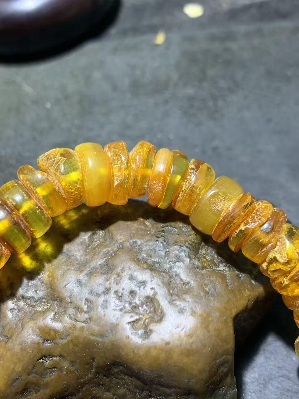 天然原矿俄料蜜蜡原皮随形手串1条！