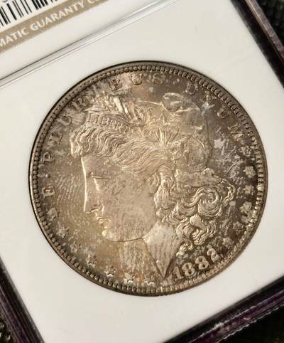 甄臻铺-世界币章拍卖（第38期）立冬小精品场，送拍享返佣金等优惠多多 NGC-MS66 1882年S版摩根，金炫彩包浆，顶级高分，少见年份。参考麦稀奇25年9月底白币成交价2708元