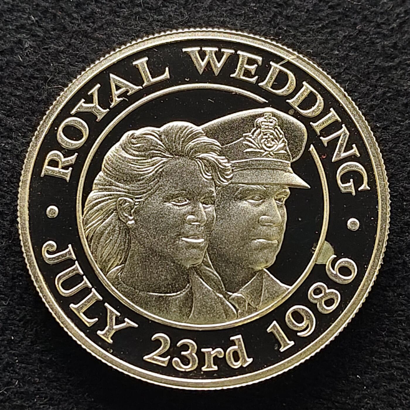 【全场包邮】纯粹捡漏拍477场（免费代拍第14场）调整中 圣赫勒拿和阿松森1986年50便士安德鲁·阿尔伯特·克里斯琴和莎拉·弗格森皇家婚礼精制克朗型纪念银币