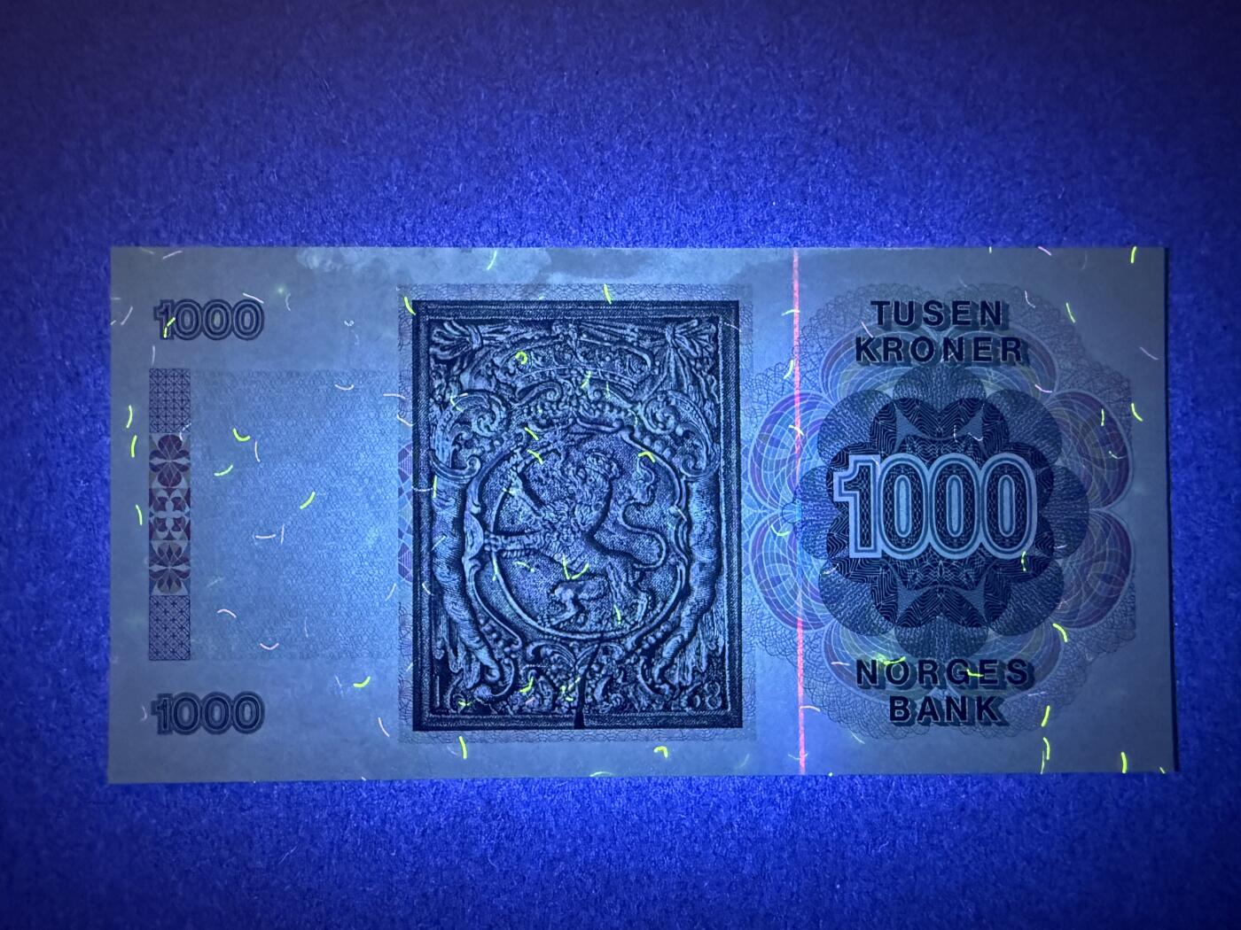 《艾美收藏》第219期-11.9周日外币畅拍场 挪威1000克朗 UNC 1990年 挪威民族主义政治领袖发尔森 顶部边缘荧光