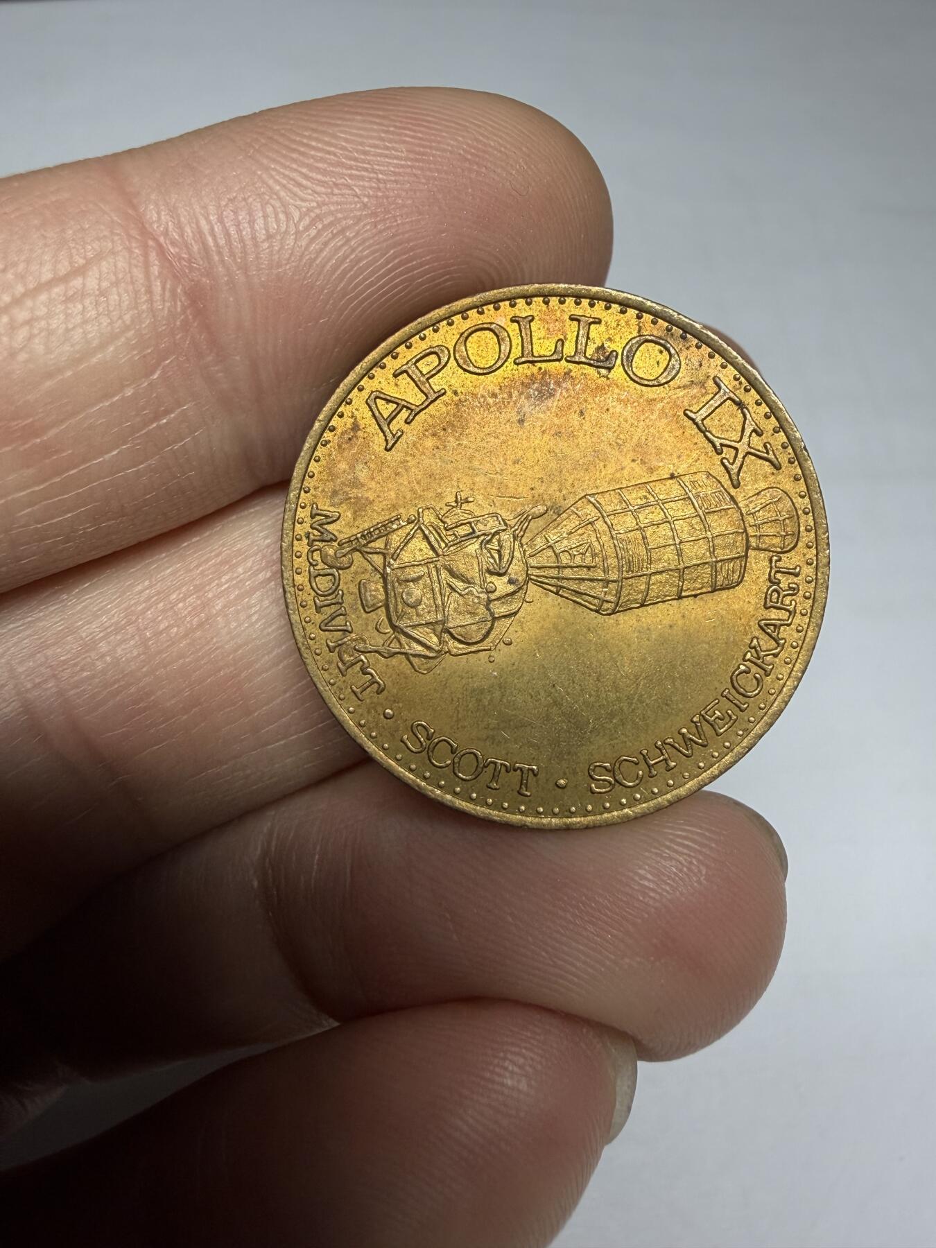 2025年集古藏今外币拍卖第十期-第3场—（总第283拍），可以寄存60天，满160元包邮。 阿波罗宇宙飞船纪念章，直径25毫米