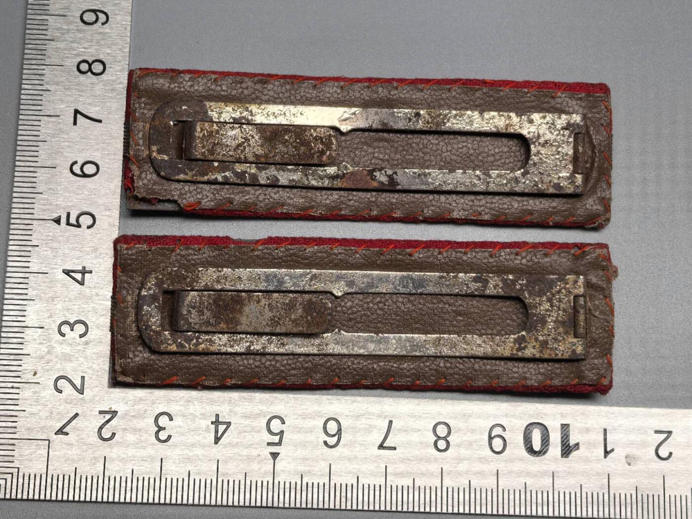 小驴勋章奖章收藏11月8日周六晚6点拍卖（珍爱和平，收藏战争，铭记历史，勿忘国耻，忠党爱国。有偿代拍，送拍规则在简介最后，参拍须阅读规则后再参拍，关系到运费包装发货时效真假辨别等关键信息，拍卖时不再发原图，看大图店主微信码在最后拍品里） 鬼子肩章一对